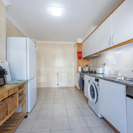 Casa de Férias 14 Fontainhas - 3 Bedroom Townhouse With Private Pool & Sea Views Luz